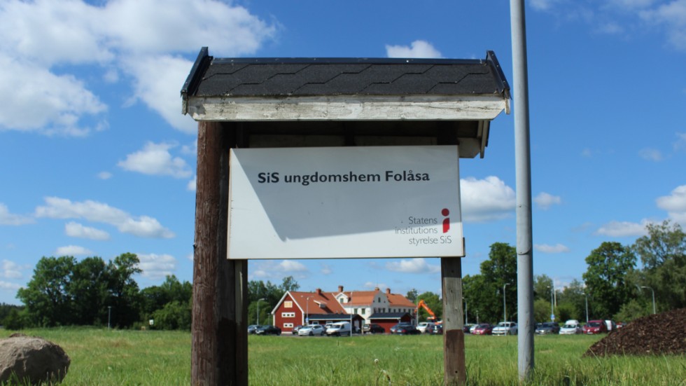 SIS Folåsa ungdomshem ligger strax utanför Vikingstad och tar emot skolpliktiga flickor med psykosocial problematik samt kriminalitet och missbruk.