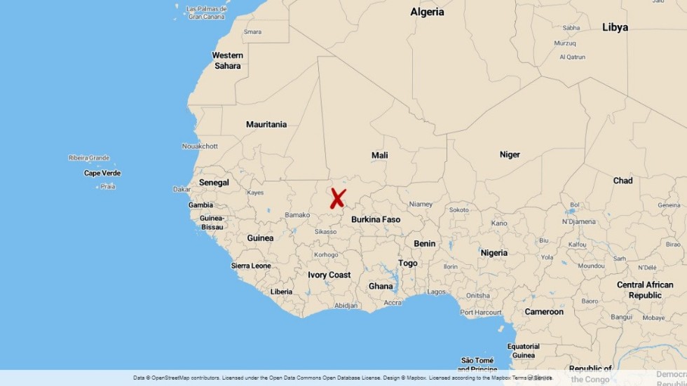 Minst 30 människor har dödats i attacker mot avlägset belägna byar i Mali.