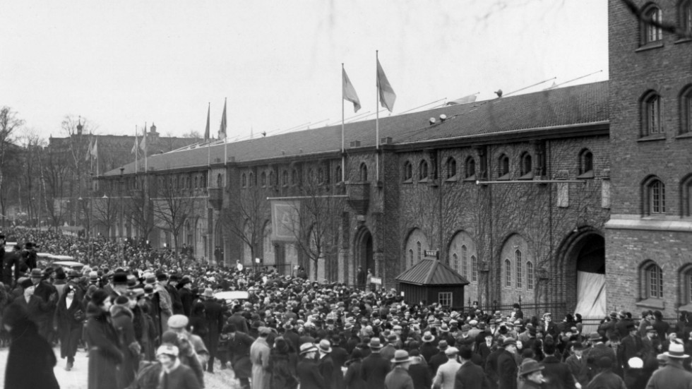 De olympiska spelen i Stockholm 1912 blev upptakten till att idrott och tävlingar, som varit en elitföreteelse kom att bli en folkrörelse.