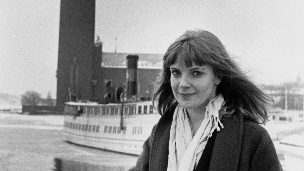 Året är 1981 och en ung Stina Ekblad har just fått jobb på Stockholms stadsteater. Med åren har hon blivit en av våra mest kända och älskade skådespelare – på scen såväl som på vita duken.
