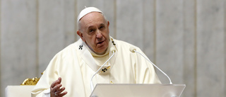 Påvens julvädjan får diktator att mjukna
