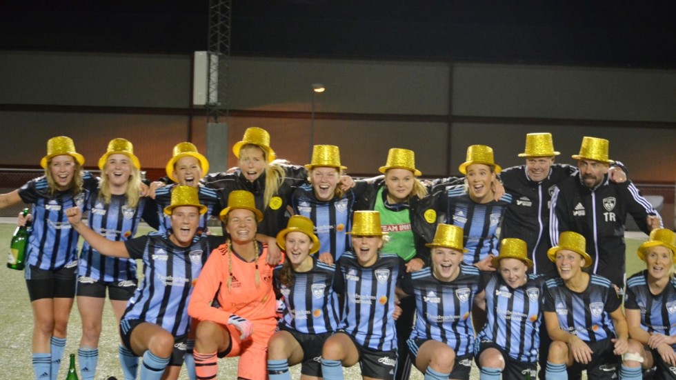 Västerviks Damfotboll har vunnit division 4 Vimmerby överlägset och spelar i division 3 nästa säsong.