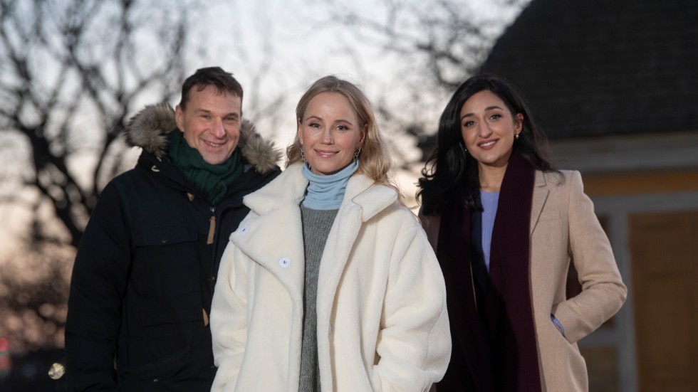 Anders Lundin, Sofia Helin och Parisa Amiri, trion som ledde SVT:s nyårssändning från Skansen.