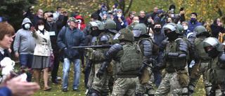 Hundratals gripna i nya Minskprotester