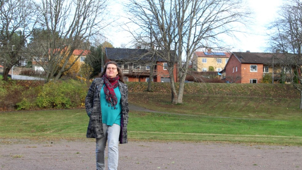 Susanna Dahlman, planarkitekt och närboende till Kullaparken i Kisa, överklagar kommunens planer på en ny padelanläggning.
