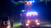 Man i 20-årsåldern körde in i ett träd – fick gren i huvudet