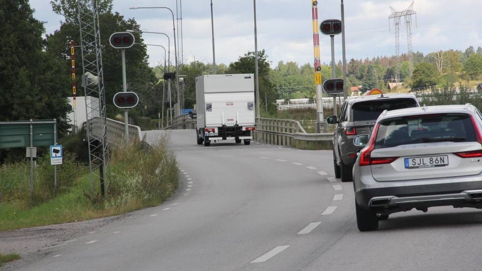 Nya bron är färdigbyggd – men inga bilar får köra över den