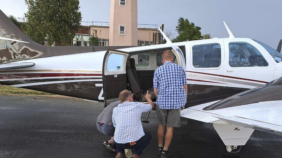 Flygplanet söks igenom efter att en kobra fått piloten att landa i staden Welkom.