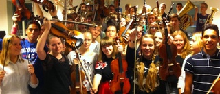 Unga symfoniker skramlar för UNHCR