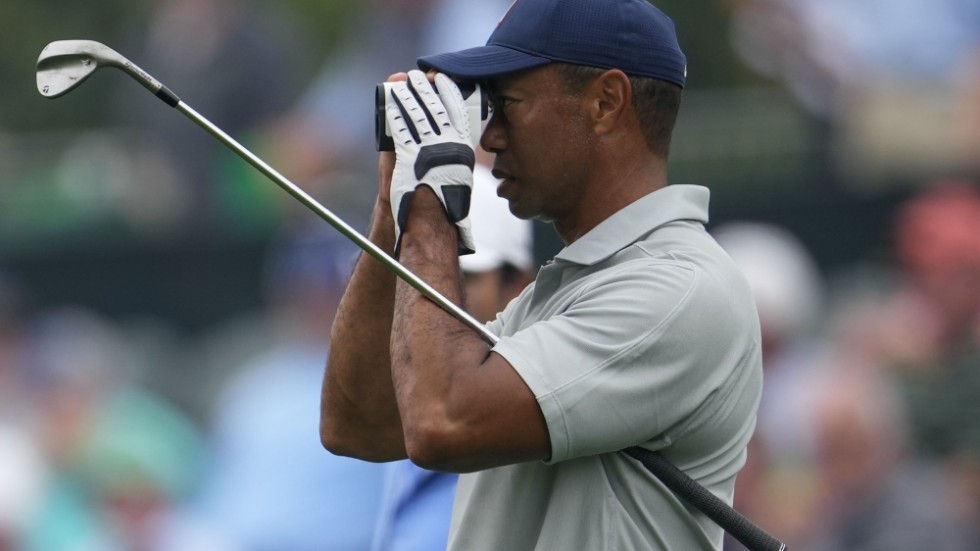 Vad har han i kikaren, Tiger Woods? Den femfaldige vinnaren kämpar med sina krämpor men spelar Masters i dagarna.