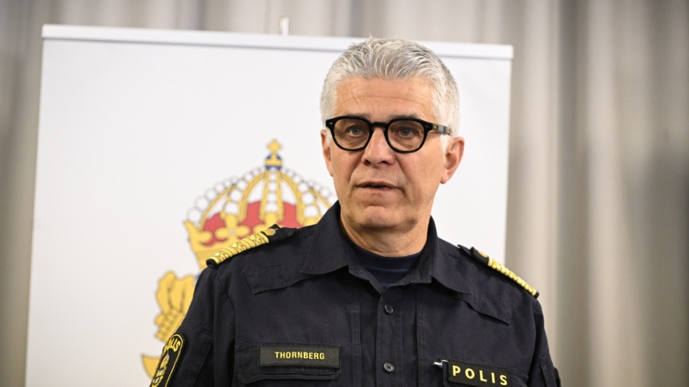 Rikspolischefen Anders Thornberg håller presskonferens på polishuset i Stockholm på fredagen.