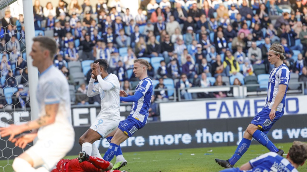 Isaac Kiese Thelin firar sitt mål – som sänkte IFK Göteborg.