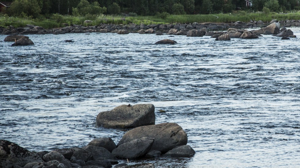 SMHI varnar för höga flöden i Torneälven. Arkivbild.