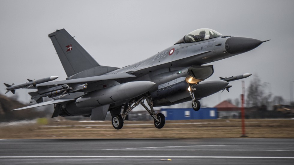 Danmark och Nederländerna ska koordinera snabbutbildningar i F16-planen för ukrainska piloter. Arkivbild.