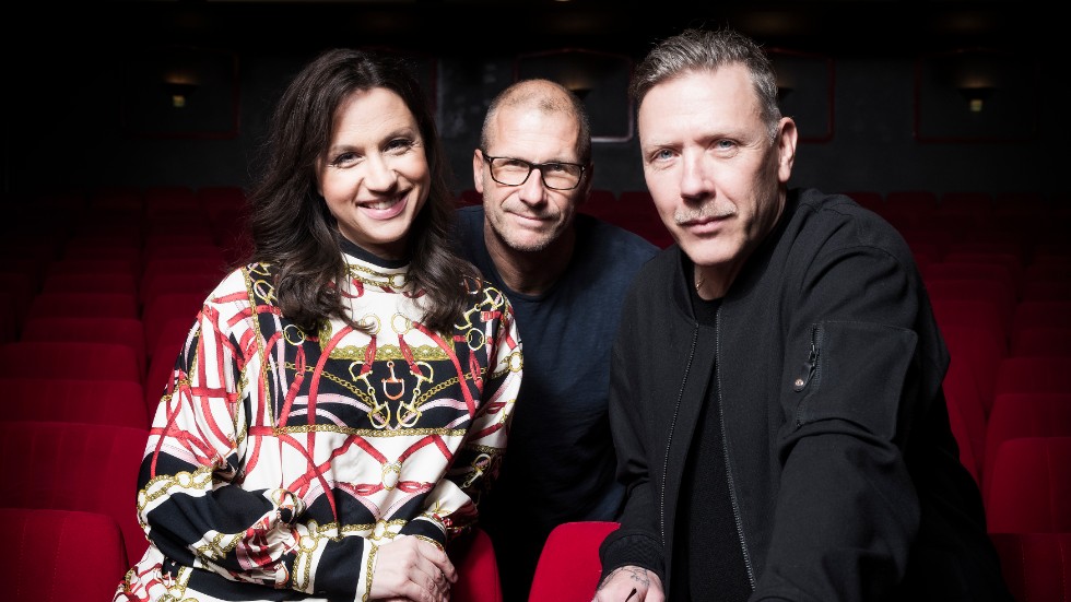 Stefan Larsson (mitten) har regisserat "Den inbillade sjuke" med bland andra Petra Mede och Mikael Persbrandt.