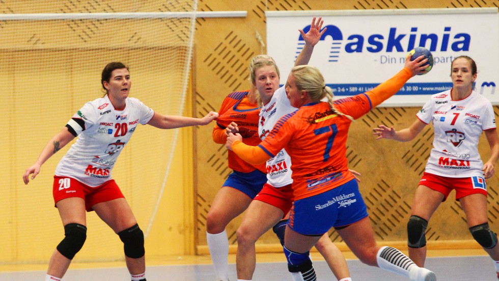 Julia Utterström och Paulina Blick har fallit bort inför säsongen. Men annars är stommen kvar med bland annat Mika Thorsson, Elin Sjöbrink och Olivia Thörnholm. 