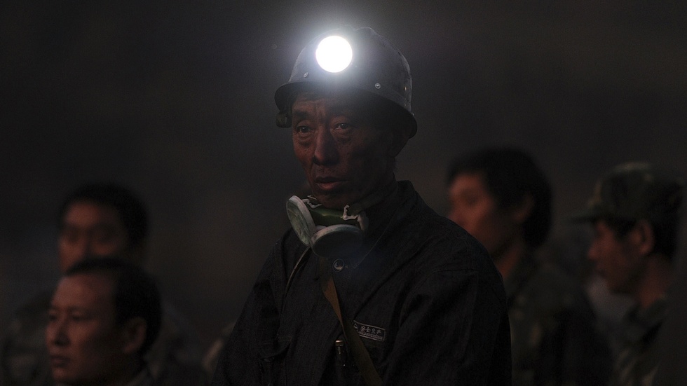 I Kinas gruvor, bland annat i litiumgruvorna, är kraven på arbetsmiljö och ekologi högst begränsade.