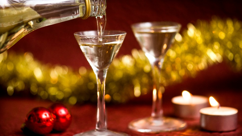 Se till att det alltid finns tilltalande alkoholfria alternativ om du anordnar en middag eller fest i jul, råder alkoholläkaren. Arkivbild.