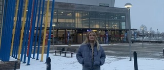Clara portades från hockeymatch trots vaccin – nytt beslut kan öppna för fler