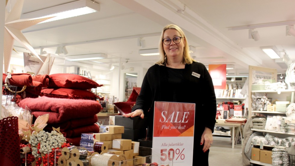 "Många passar på att köpa julsaker inför nästa år på rean." berättar Malin Lindström på Hemtex. 