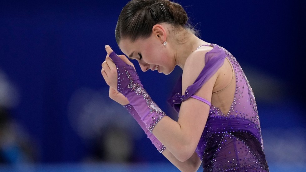 Kamila Valieva brast ut i gråt efter sitt korta program i går.