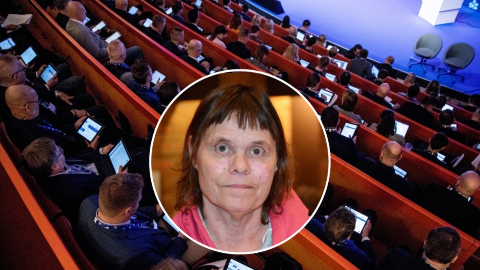 Anneli Jakobsson, tidigare ordförande för SD Vimmerby, är förvånad över att partiet var noga med vaccinationspass under landsdagarna. Hon menar att inställningen till smittspridning var en annan vid det turbulenta årsmötet på lokal nivå tidigare i år.