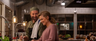 Peter Stormare som sur och vresig mästerkock – "Tisdagsklubben" är en utmärkt romantisk komedi
