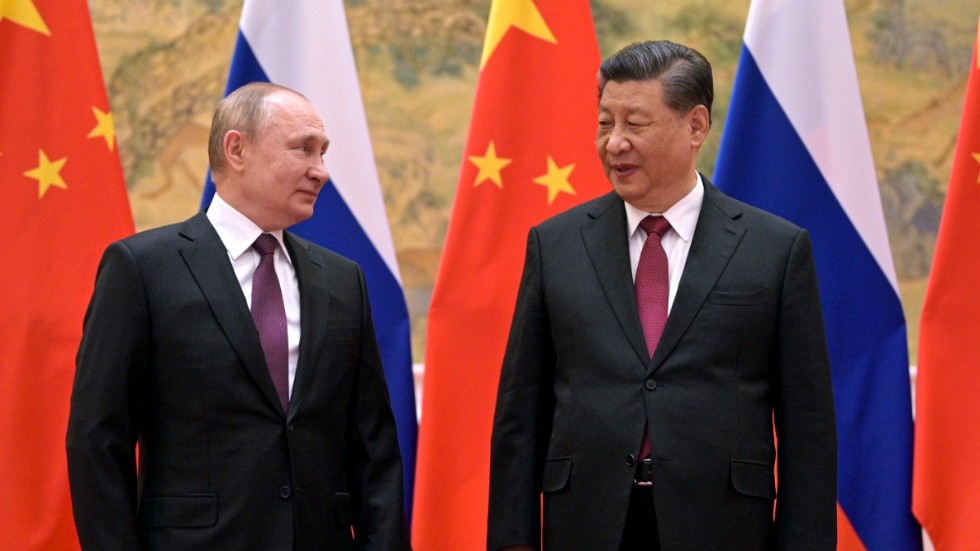 Rysslands president Vladimir Putin och Kinas ledare Xi Jinping efter möte i Peking 4 februari. Arkivbild.
