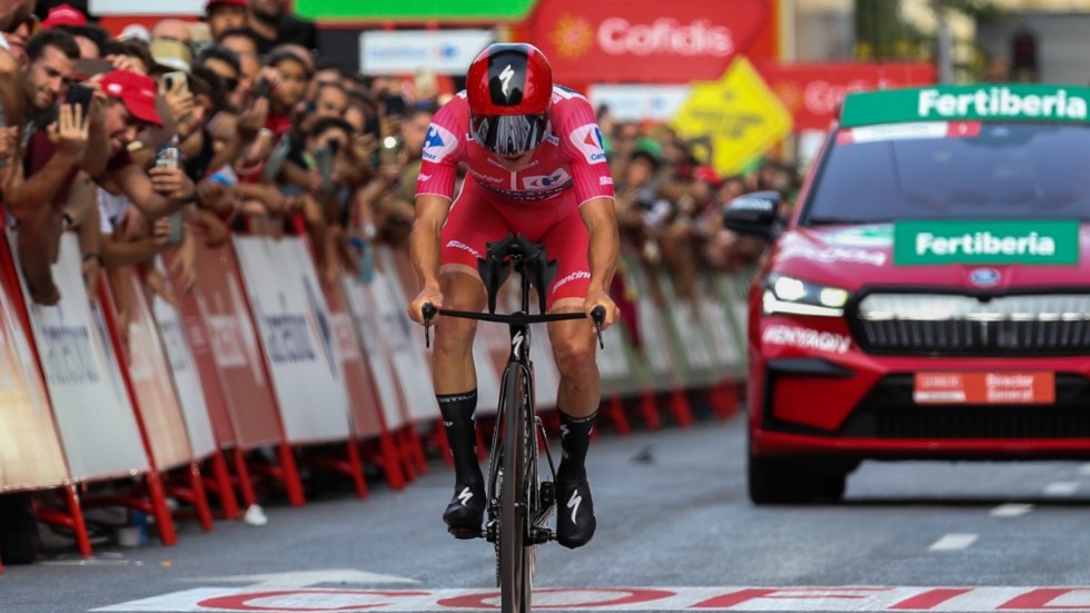 Remco Eveneopel har burit den röda ledartröjan i årets Spanien runt ända sedan etapp nummer sju. Arkivfoto.