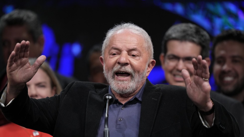 Lula da Silva talade till anhängare under valnatten.