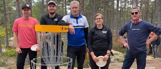 Nya discgolfbanan invigd • Eldsjälen fick klippa bandet