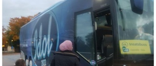 Udda lösningen: UL-resenärer fick åka Idol-bussen • "Vi har skrattat lite internt"
