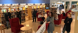 Spänning i luften på biblioteket när nobelpriset annonserades – vinnarens böcker utlånade på minuter efter beskedet