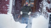 Lena, 76: "Den här snön är lätt att skotta bort"