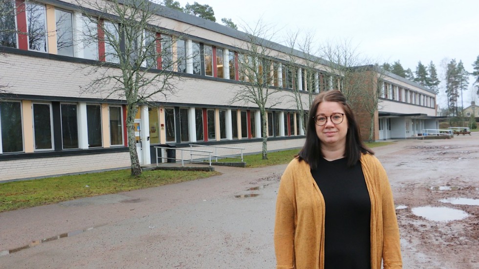 Anna Källåker, rektor på Albäckskolan i Hultsfred berättar att distansundervisning sattes in med omedelbar verkan efter mötet på lördagsmorgonen.