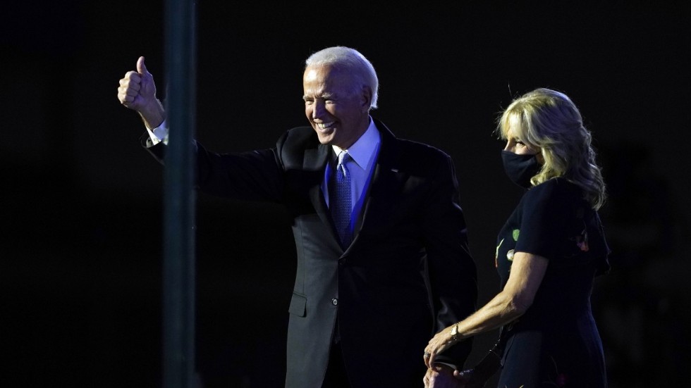 Amerikas nästa president heter med största sannolikhet Joe Biden (demokraterna). Han och frun Jill ”firade” segern i presidentvalet i Wilmington, Delaware.