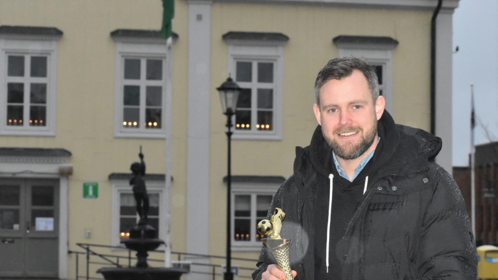 Rickard Thuresson blir den förste spelare som får priset som årets Guldbollenvinnare i den lokala fotbollen. 