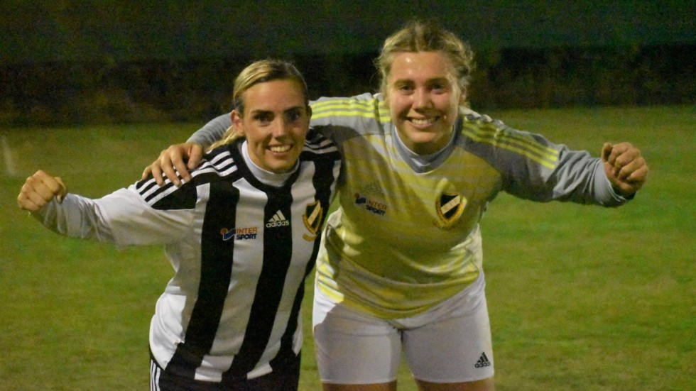 Hanna Hellström till vänster väljer nu att avsluta sin fotbollskarriär. En karriär där hon har öst in bollar och fått chansen att spela med stjärnor som Caroline Seger, Kosovare Asllani och Hedvig Lindahl. 
