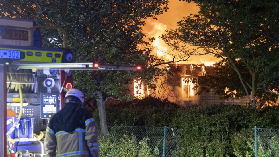 I slutet av maj 2020: Det brinner kraftigt i en förskola på Kaprifolievägen i norra Lund. Under året har det brunnit i flera olika byggnader i Lund, de flesta av de bränderna misstänks ha varit anlagda.