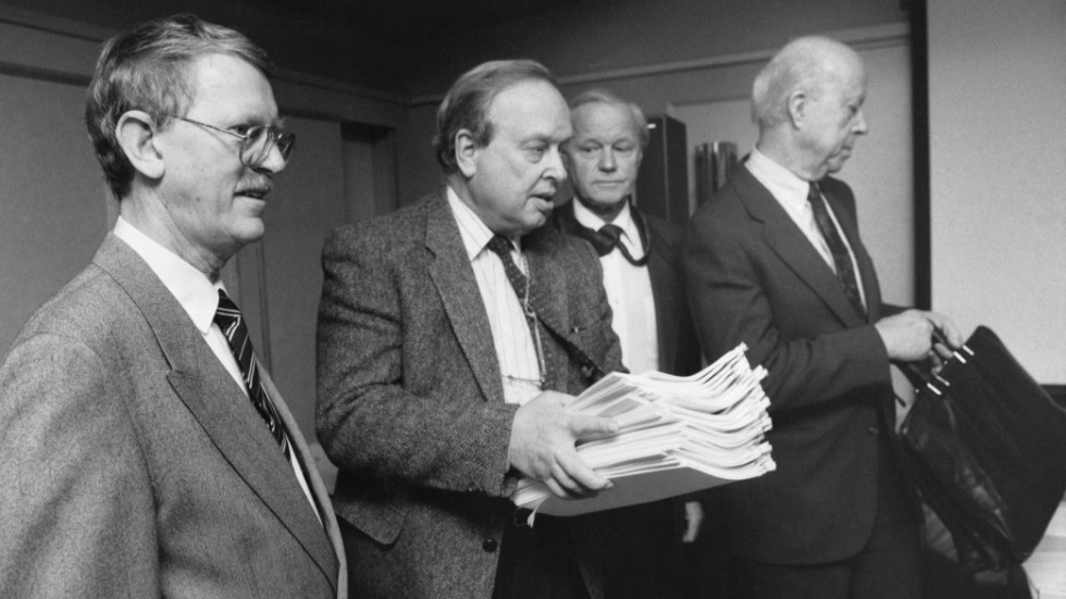 1990 tillsattes Rehnbergkommissionen för att hantera den havererade lönebildningen. På bilden syns ledamöterna Rune Larsson, Lars-Gunnar Albåge, Tobias Lund och Bertil Rehnberg. 