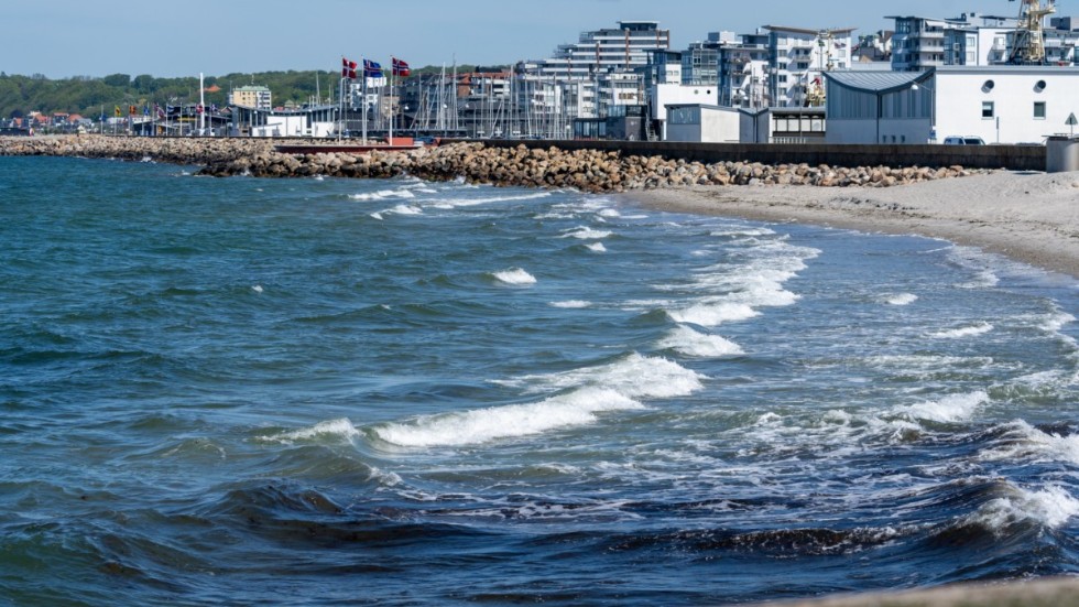 Helsingborg med sitt läge vid vattnet inbjuder till kvällspromenader i solnedgången.