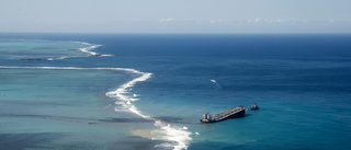 Oljefartyget vid Mauritius har slitits itu