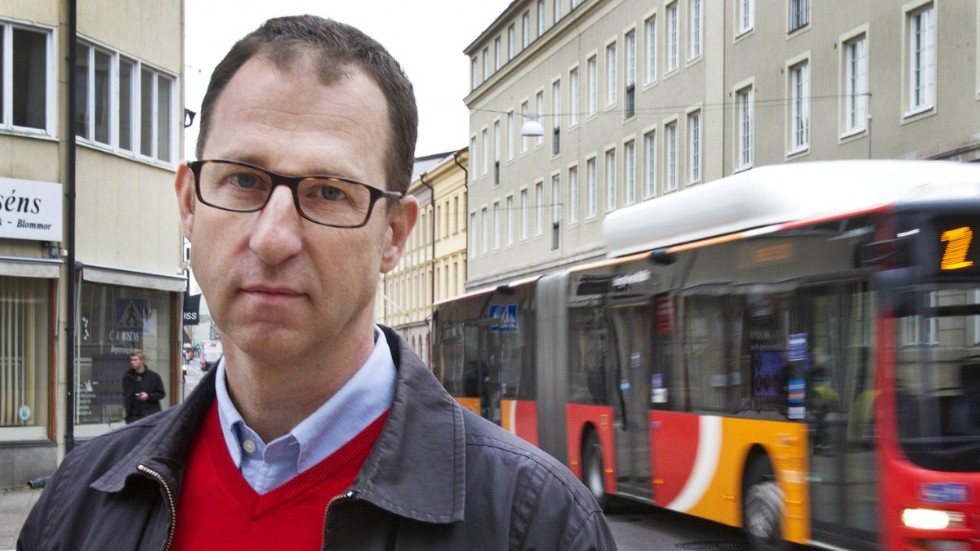 Bussen mellan Gusum och Söderköping har, precis som ni skriver, varit sen alldeles för ofta, vilket vi kommer att åtgärda under vintern, skriver Mattias Näsström, biträdande trafikchef på Östgötatrafiken.