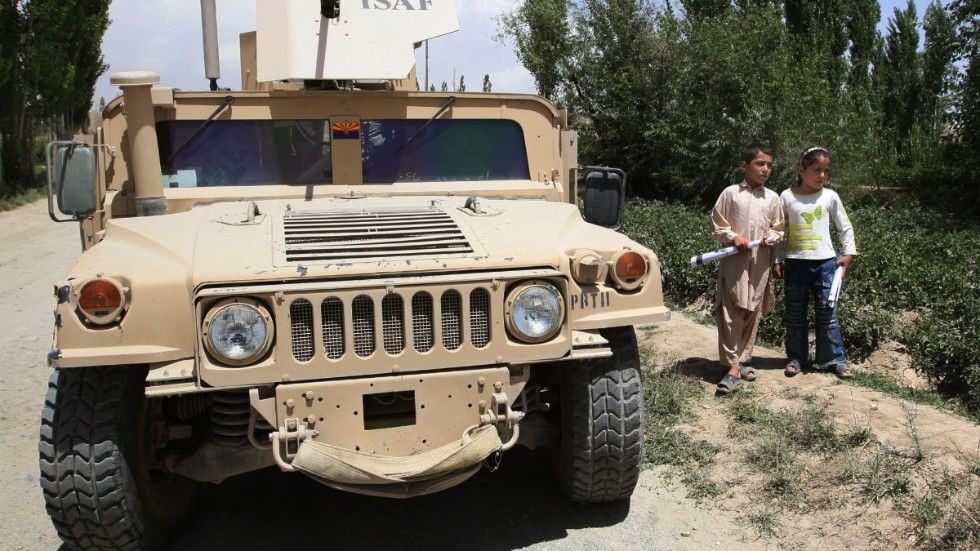 Gärningsmannen använde ett sådant här militärfordon, en Humvee, i Ghazni. Arkivbild.