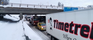 Trafikstockning i centrala Skellefteå – köer på E4 