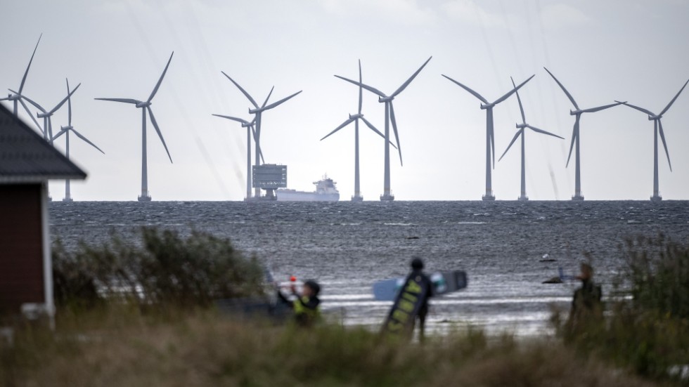 Insändarskribenten anser att det är missvisande att jämföra vindkraftsplanerna utanför Oxelösund med de havsbaserade vindkraftverken vid Lillgrund  söder om Öresundsbron. Lillgrund (bilden) består av 48 vindkraftverk med en höjd på 115 meter och Långgrund planeras att bli betydligt större. Arkivfoto


