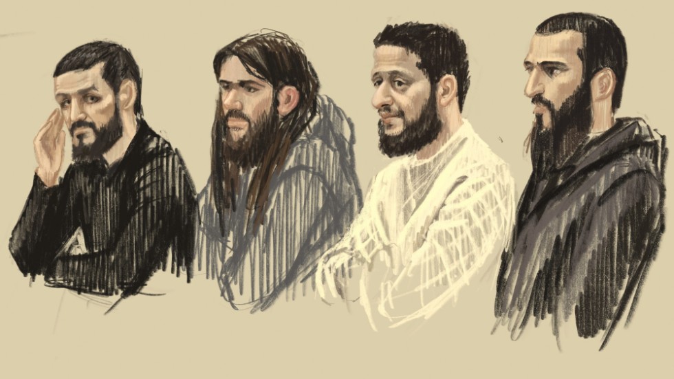 Fyra av de åtalade i Bryssel – Mohamed Abrini, Osama Krayem, Salah Abdeslam och Sofiane Ayari – på en teckning från rättegångsstarten i december 2022. Arkivbild.