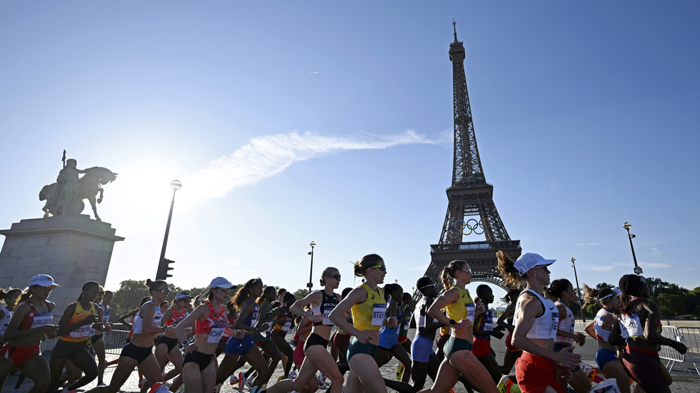 Rebecca Cheptegei, OS-maratonlöpare från Uganda, vårdas för livshotande brännskador efter att hennes pojkvän misstänks ha satt eld på henne. Genrebild från damernas maratonlopp i Paris där Cheptegei sprang.