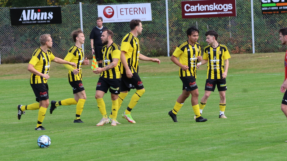 Här har precis Rasmus Bexell nickat in 1-0 mot Ekhagen, vilket också blev matchens enda. 