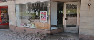 Fylla och smitningsolycka mitt i Vimmerby • Skyltfönster krossat
